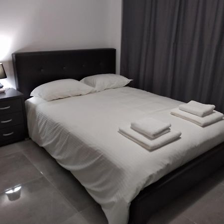Cozy Place In The Heart Of Harbor Apartamento Paphos Exterior foto