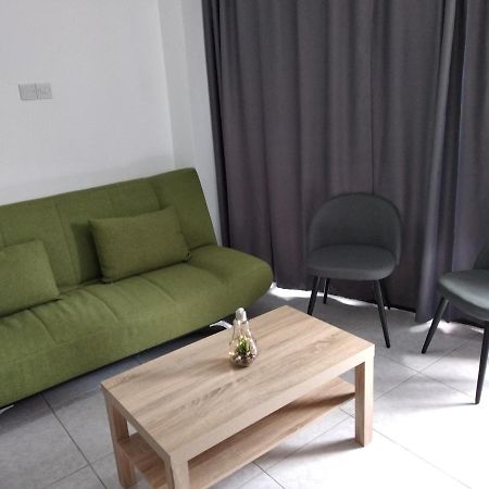 Cozy Place In The Heart Of Harbor Apartamento Paphos Exterior foto