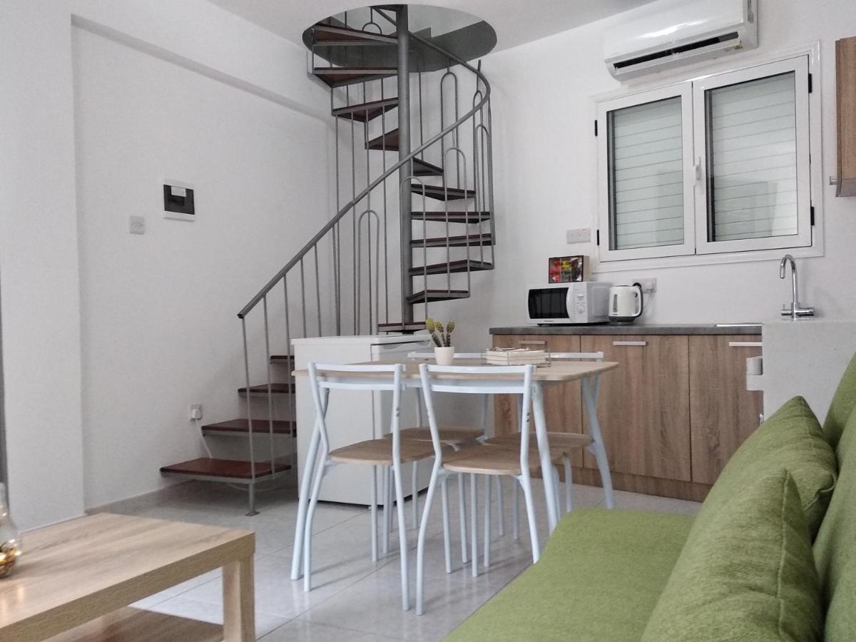 Cozy Place In The Heart Of Harbor Apartamento Paphos Exterior foto