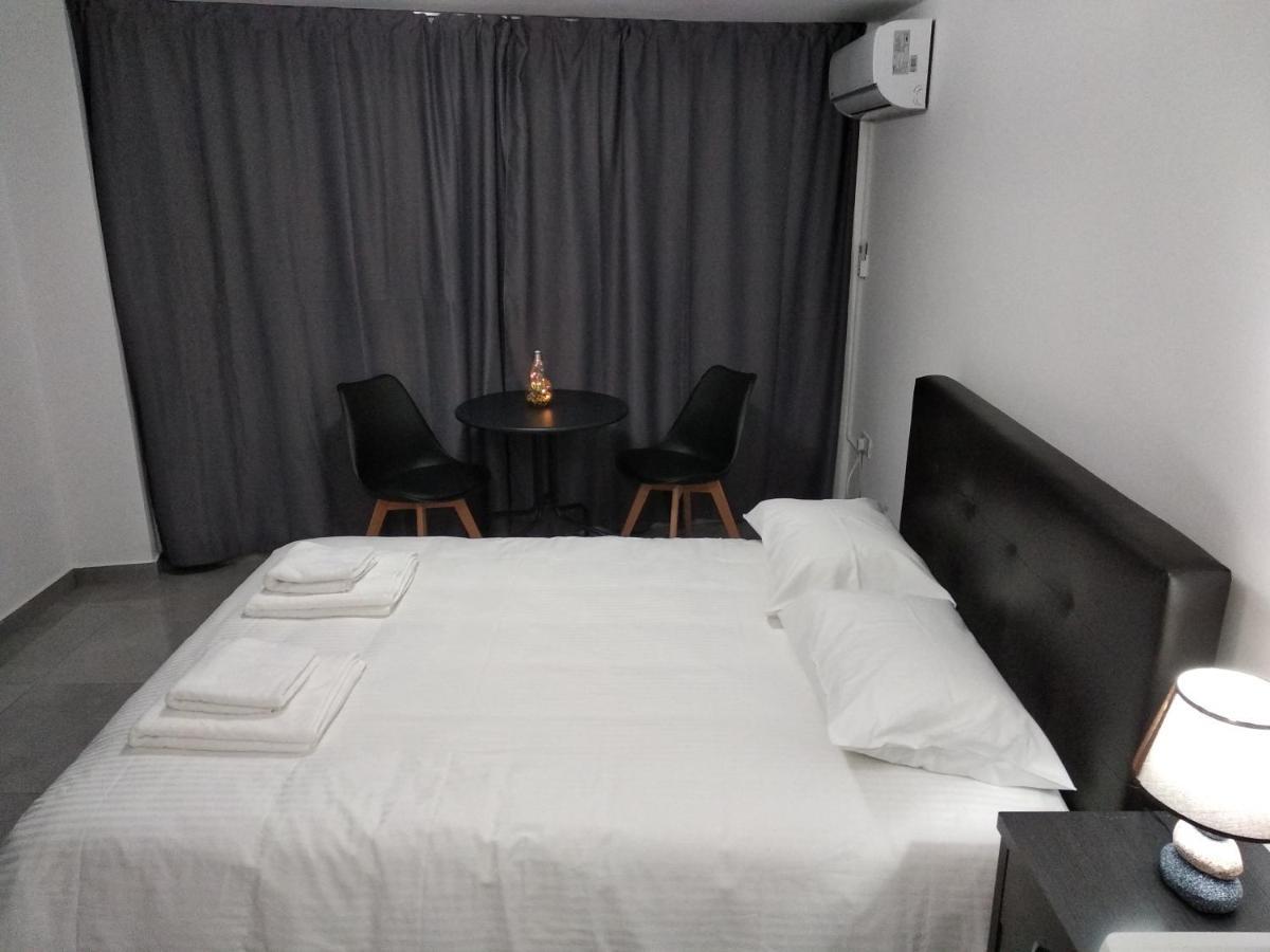 Cozy Place In The Heart Of Harbor Apartamento Paphos Exterior foto