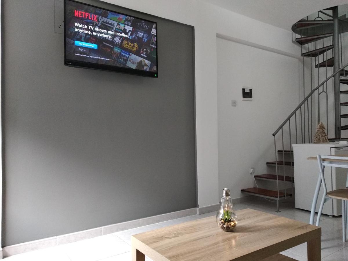 Cozy Place In The Heart Of Harbor Apartamento Paphos Exterior foto