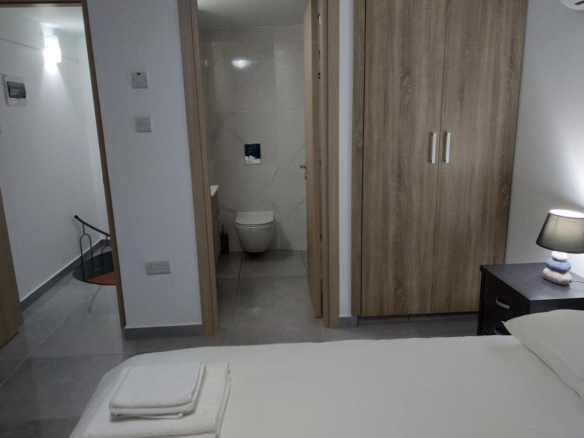 Cozy Place In The Heart Of Harbor Apartamento Paphos Exterior foto
