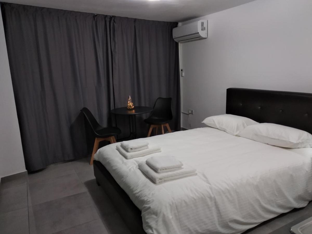 Cozy Place In The Heart Of Harbor Apartamento Paphos Exterior foto