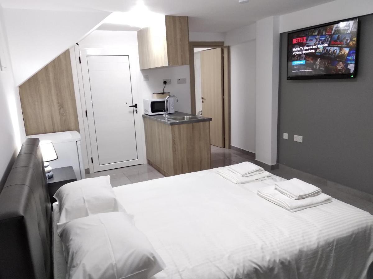 Cozy Place In The Heart Of Harbor Apartamento Paphos Exterior foto